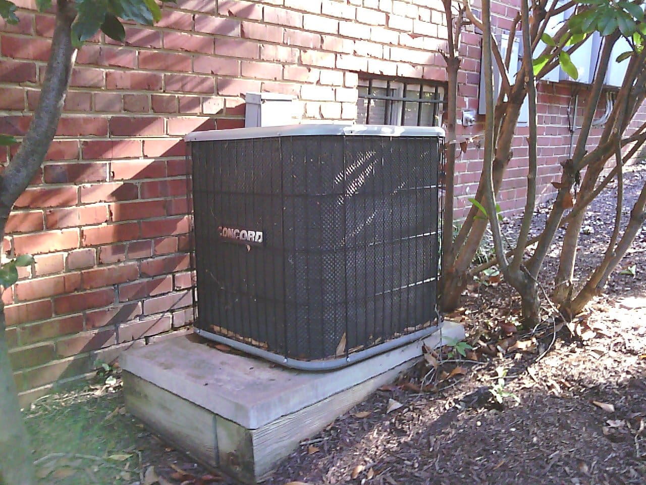 Annual preventive maintenance inspection of heat pump shows no visible signs of issues. Tech would generally connect manifolds to determine refrigerant charge and identify any issues. Inspect electrical components, and mechanical components and taking as long as 20 minutes per unit or more.